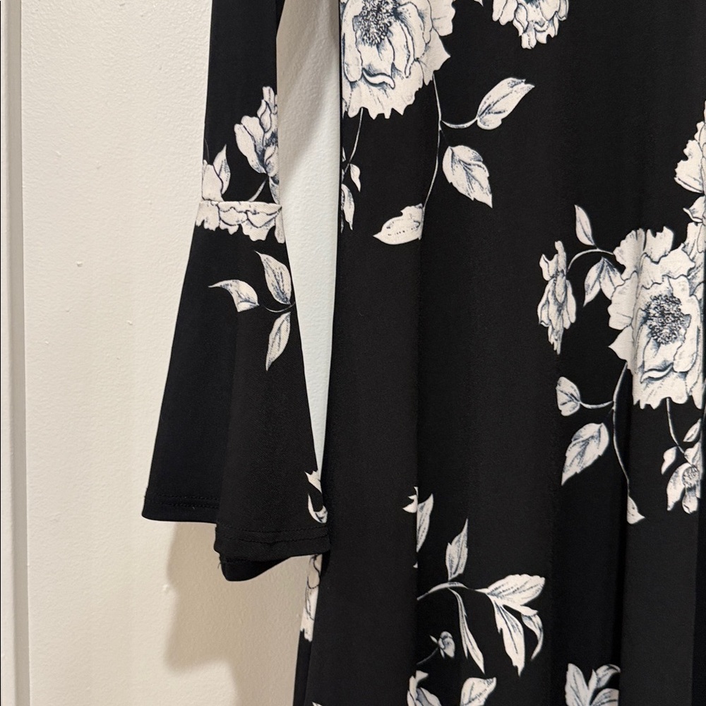Karen Kane Black Dress with White Floral Design Sz XS - Picture 5 of 8